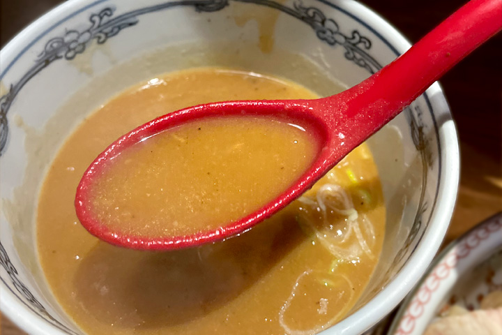 麺や 六三六 江坂店の特製つけ麺の魚介スープ