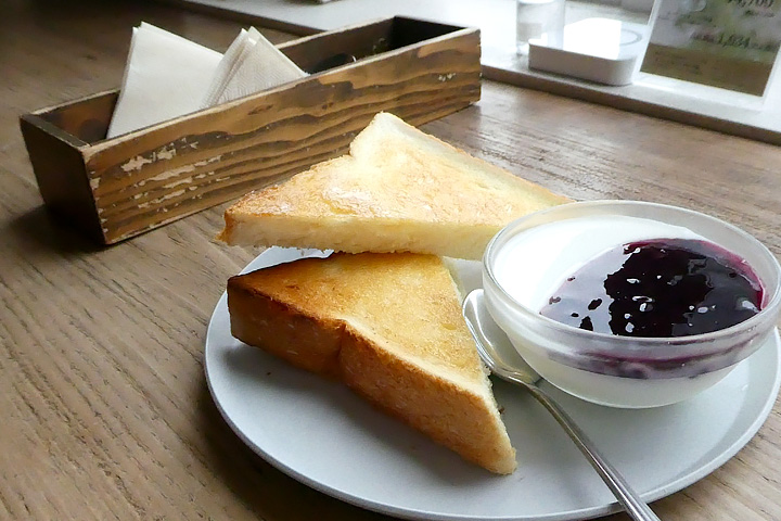 cafe matinのトースト＋ヨーグルト