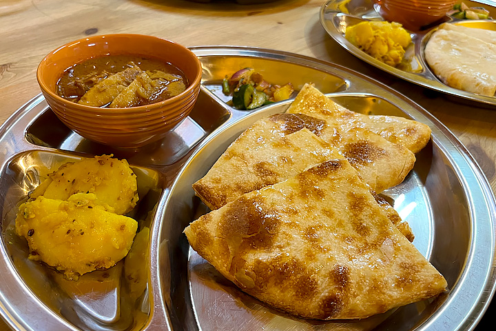 ネパール食堂 バルピパルの日替わりポークカレー