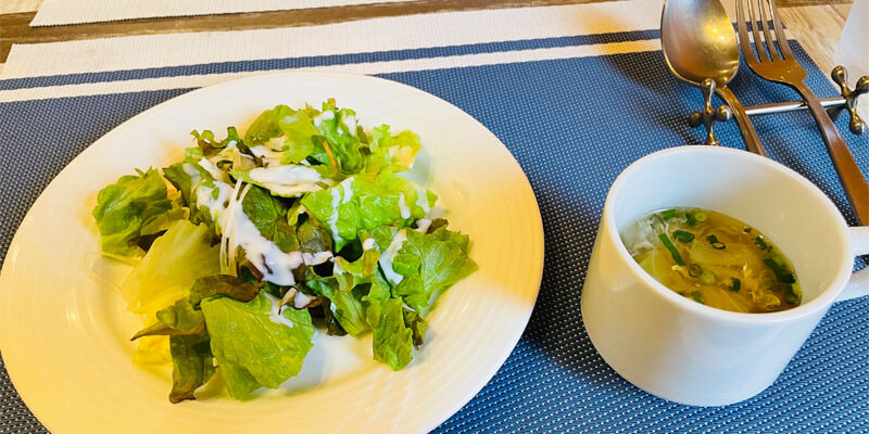 洋食dining Kiyoのランチセットのスープとサラダ